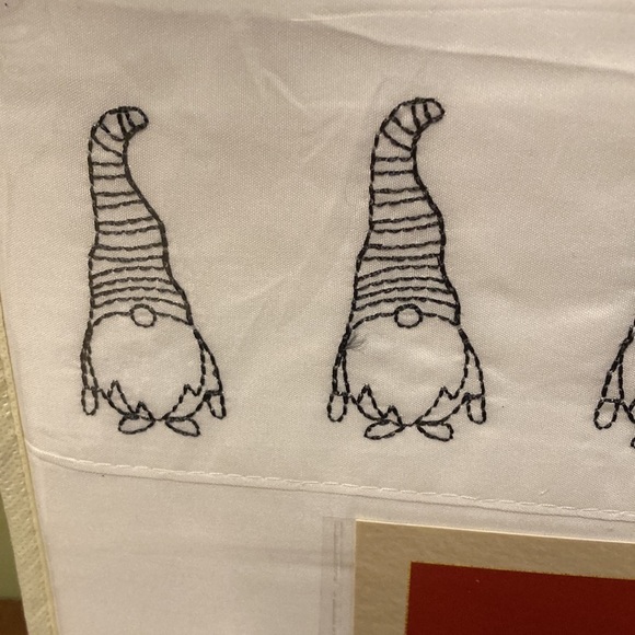 EVERGREEN LANE TWIN EMBROIDERED GNOMES SHEET SET - Picture 2 of 6